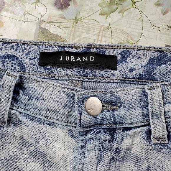 J Brand Skinny Leg Jeans in Vintage Bandana - Picture 6 of 9